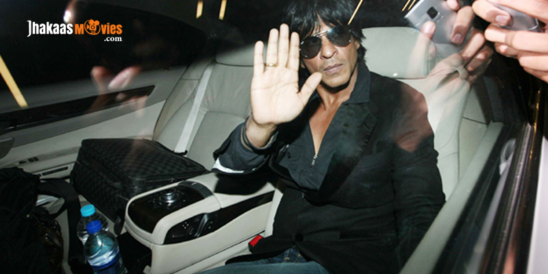 Shah Rukh Khan's Car Runs Over A Photographer's Foot