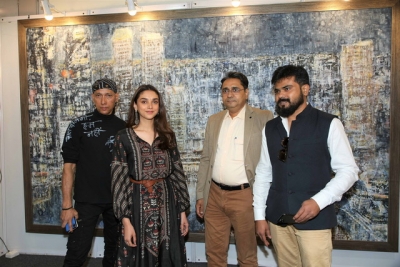Artist Gautam Patole, actress Aditi Rao Hydari and India Art Festival Director Rajendra at the India Art Festival 2020.