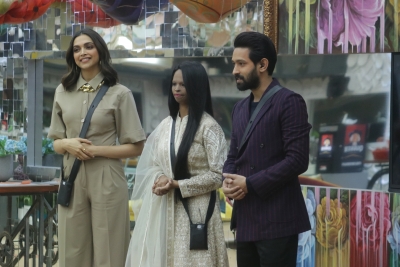 Actors Vikrant Massey, Deepika Padukone and acid attack survivor and 