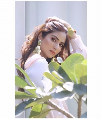 It would be an emotional moment for Pranutan Bahl if she gets an opportunity to work with her father and Bollywood actor Mohnish Bahl.