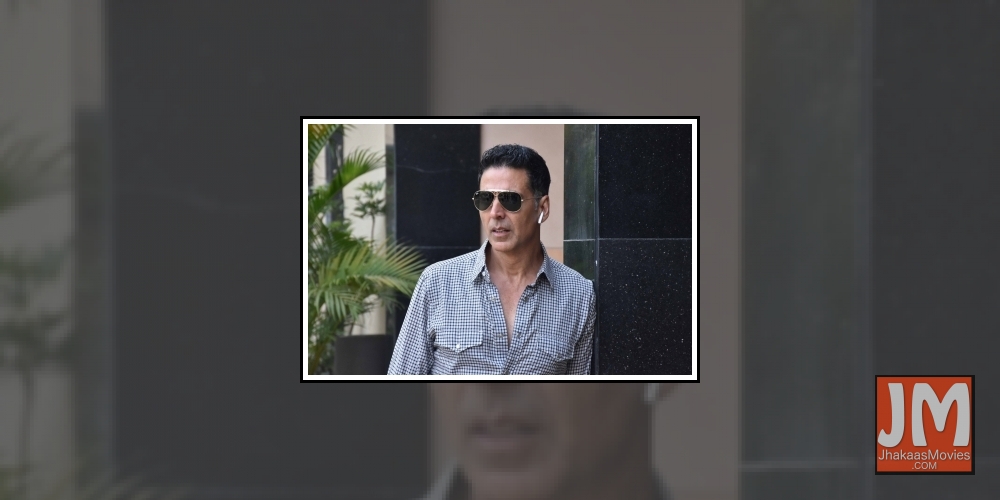 Akshay Kumar takes break from  'Bellbottom'   shoot, visits Gurudwara in UK