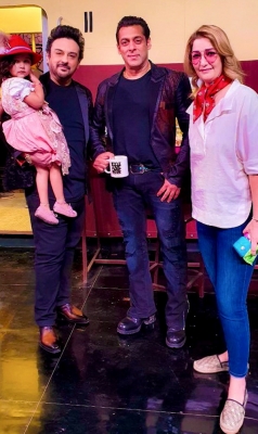 Adnan Sami recently visited the Bigg Boss house with his family!