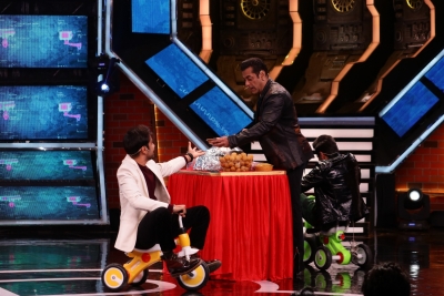 Ayushmann Khurrana, Neena Gupta and Jitendra Kumar appear on the reality show 