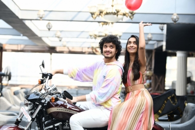 Amrin Qureshi  and Namashi Chakraborty spotted all smiles on valentineÃƒÂ¢Ã‚Â€Ã‚Â™s eve!! Seems like the duo is already having a great time while they  were papped at Sincity Rooftop Resto and Lounge. The duo will soon mark their debut in upcoming film Bad Boy directed by Rajkumar Santoshi.
