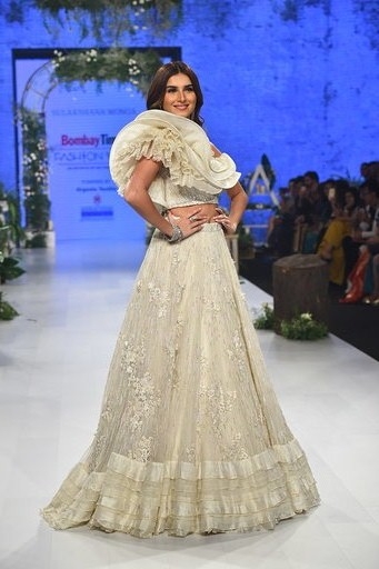 Mumbai: Actress Tara Sutaria poses with fashion designer Sulakshana Monga on Day 3 of the Bombay Times Fashion Week, in Mumbai on March 15, 2020. (Photo: IANS)