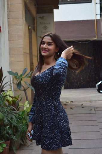 Mumbai:  Actress Saiee Manjrekar seen at Juhu in Mumbai on March 16, 2020. (Photo: IANS)