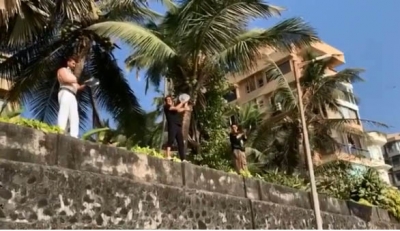 From Amitabh Bachchan, Akshay Kumar, Hrithik Roshan and Aishwarya Rai Bachchan to Ajay Devgn, Varun Dhawan, Karan Johar and Hema Malini, a slew of Bollywood celebrities on Sunday took part in Prime Minister Narendra Modi