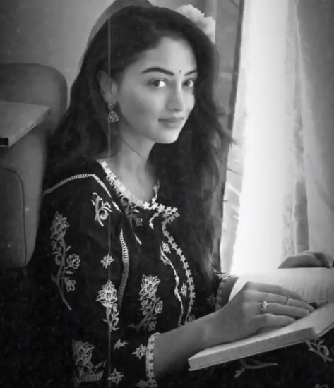 Sandeepa Dhar revisits the 60s.