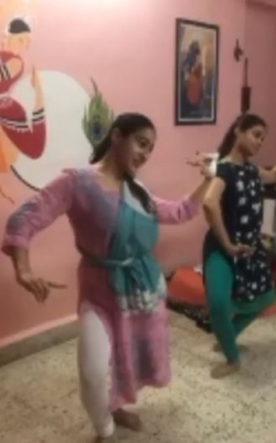 Sara Ali Khan performing odissi dance.