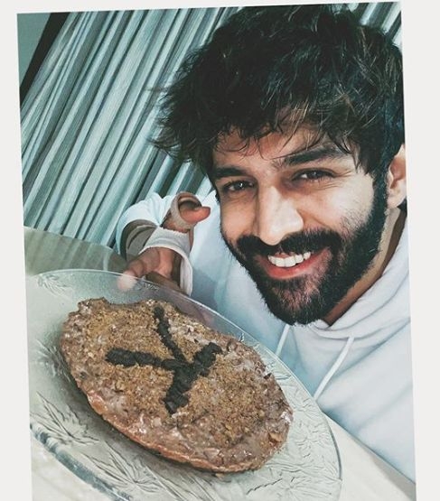 Kartik bakes birthday cake for sister amid lockdown.