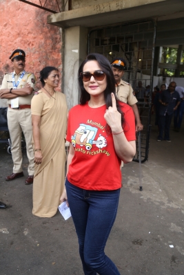 Mumbai, April 3 (IANS) Bollywood celebs have taken to social media to condemn the gruesome incidents of physical assault and stone pelting at doctors and cops in different parts of the country including Indore, Hyderabad and Ahmedabad among other places.