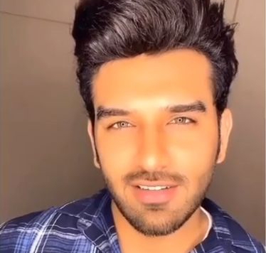 Paras Chhabrra shares video on 'long distance relationship'.