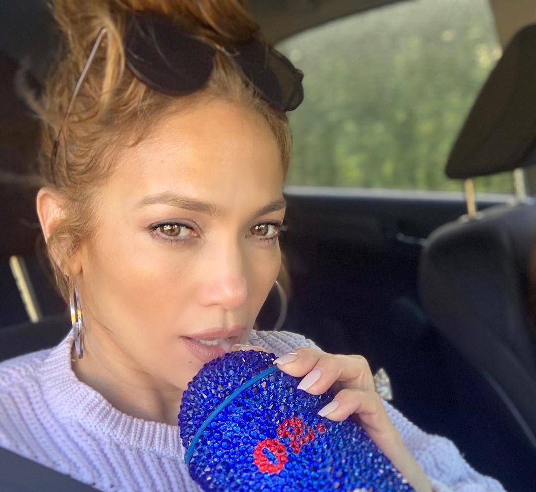 JLO, Malaika join online yoga programme.