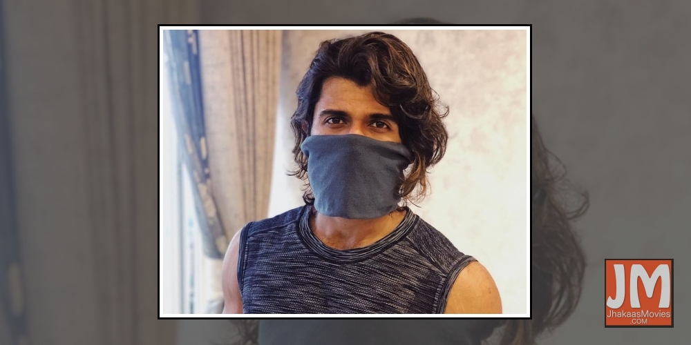 Vijay Deverakonda urges everyone to cover the face.