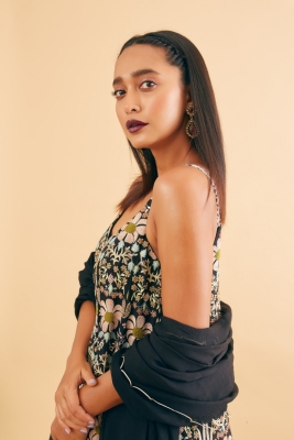 Mumbai, April 7 (IANS) Actress Sayani Gupta says she finds laughing on cue hard, adding that it 