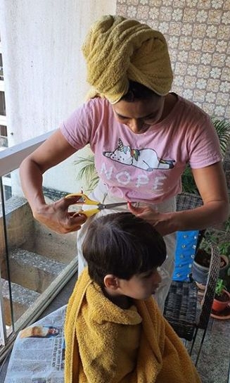 Shweta Tiwari turns barber for son.