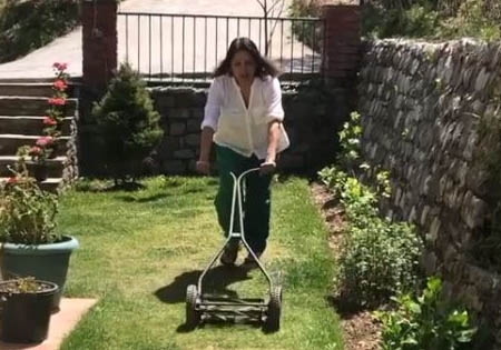 Neena Gupta mows the lawn amid coronavirus.