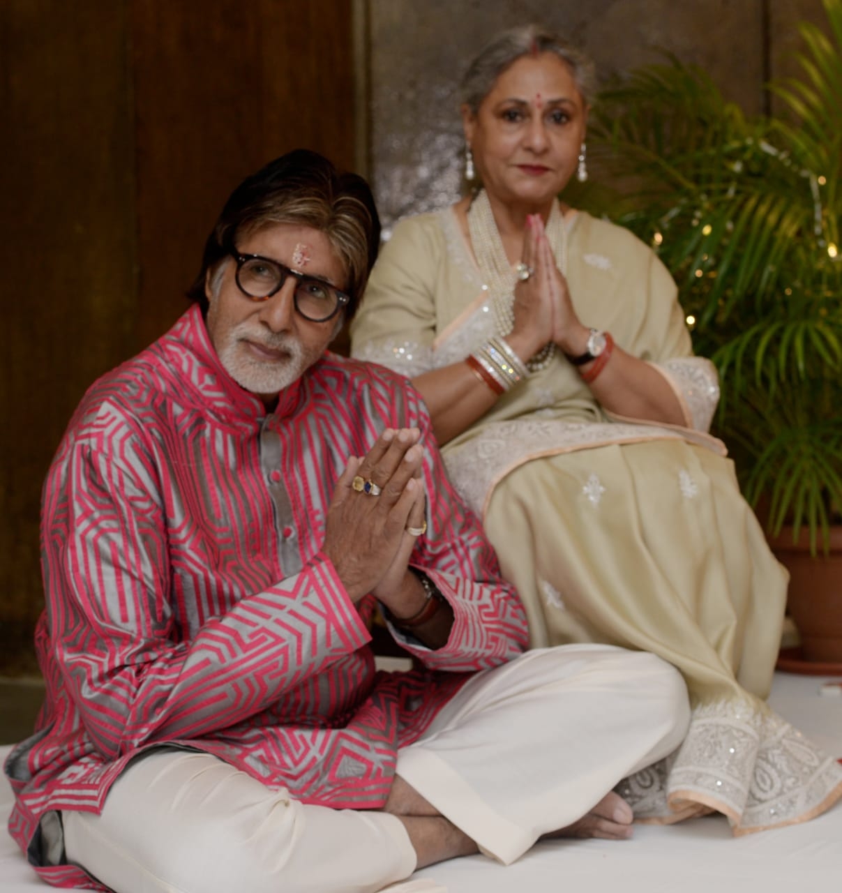 Big B misses wife Jaya on her birthday as she is stuck in Delhi.