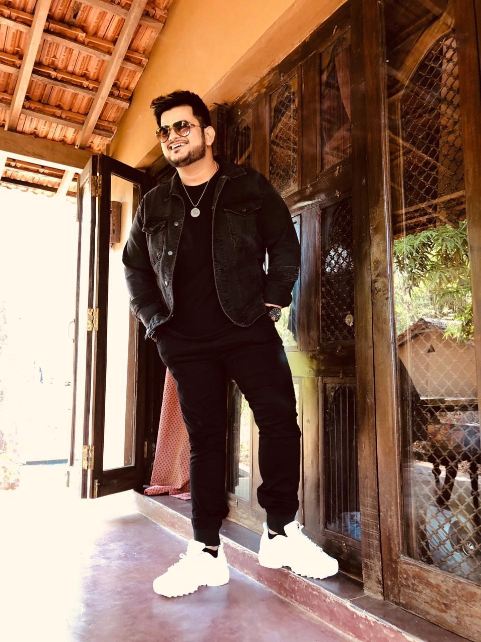 Vishal Mishra sings about past love experience with Ali Fazal, Surbhi in music video