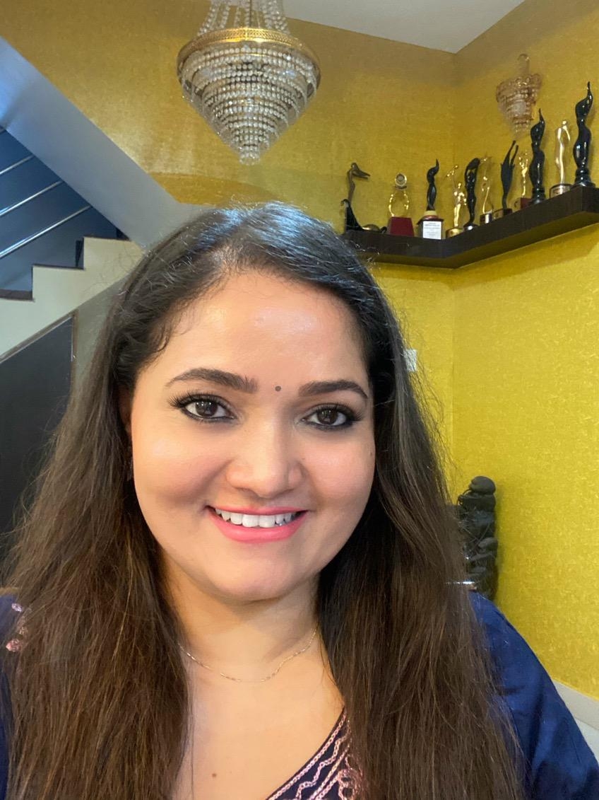 Acclaimed Kannada movie industry, Sandalwood, playback singer Anuradha Bhat went live on social media for Bengaluru Ganesha Utsava's (BGU) virtual concert recently, to lift the spirits of Covid lockdown-stricken city denizens and drive away the blues.