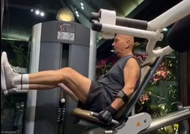 Hrithik Roshan shares workout video of 70-yr-old Rakesh Roshan.
