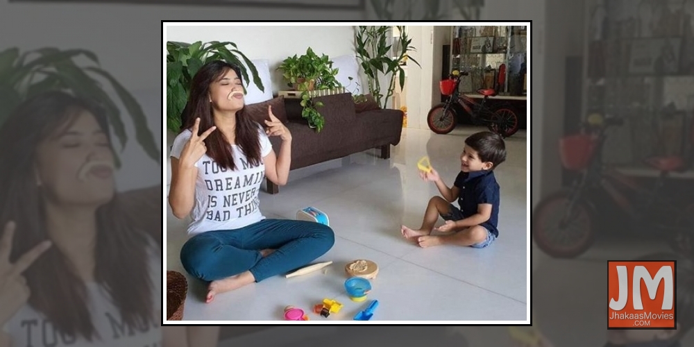 Shweta Tiwari, son play with dough amid lockdown.