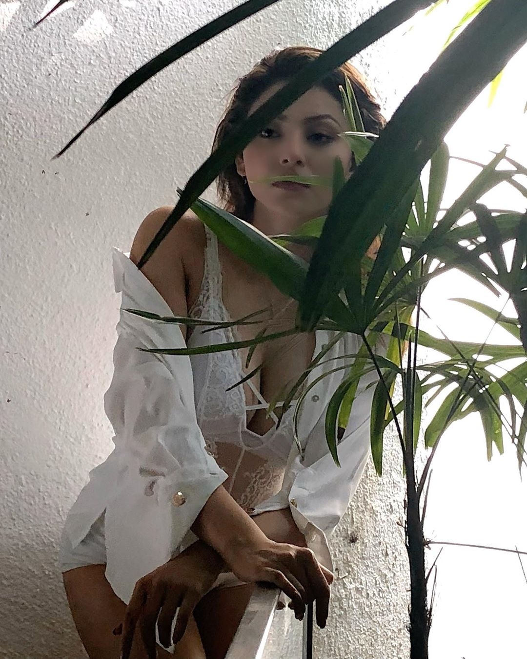 Urvashi Rautela turns up the hotness quotient with new pic.