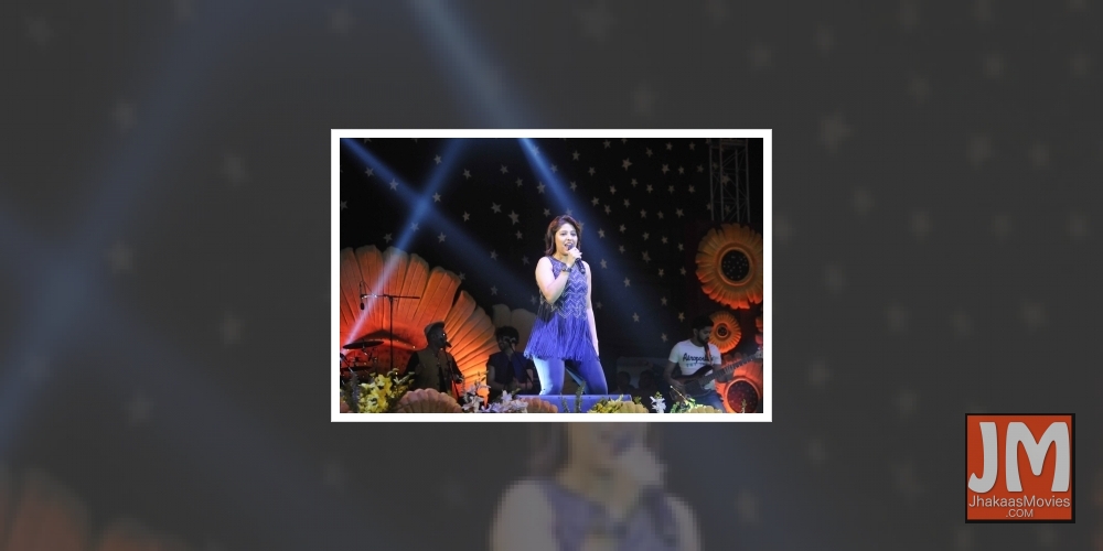 Singer Sunidhi Chauhan.