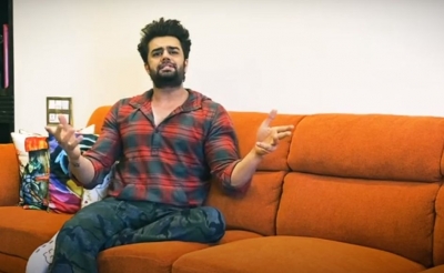 Maniesh Paul hosts interactive game show video.