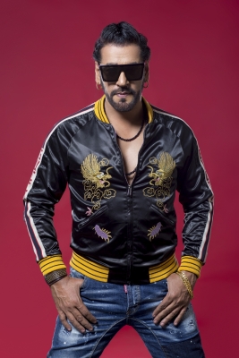 Ashok Mastie brings together over 30 artistes to spread message about Covid-19.