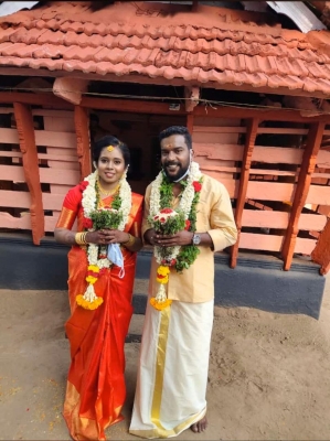 Manikandan Achari with his wife Anjali.