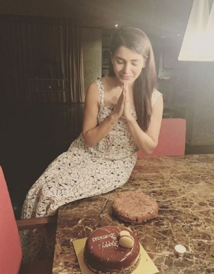 Hubby Naga Chaitanya bakes birthday cake for Samantha