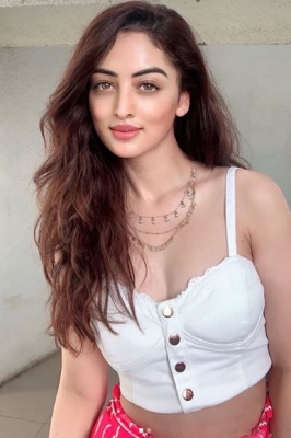 Mumbai, April 29 (IANS) Actress Sandeepa Dhar has shared on the social media a beautiful photograph of herself after a workout.