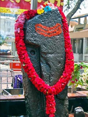 When Rishi Kapoor won hearts of people in Shani-Shingnapur.