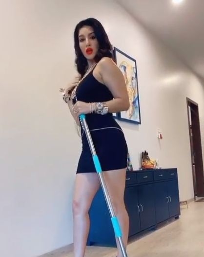 Lockdown diaries: Sunny Leone 'forced' to mop the floor .
