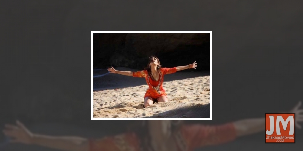 Shruti Haasan shares throwback pic from beach: Feels like a dream.