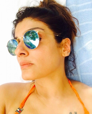 Lockdown blues: Raveena Tandon longs for a beach vacay.