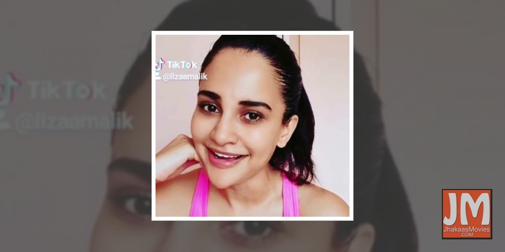 Lizaa Malik does virtual workouts with her girl gang.