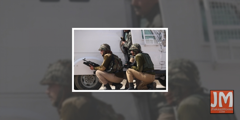 Pulwama: Army jawans take position during an encounter with militants in Pampore area of Jammu and Kashmir's Pulwama district on Feb 21, 2016.