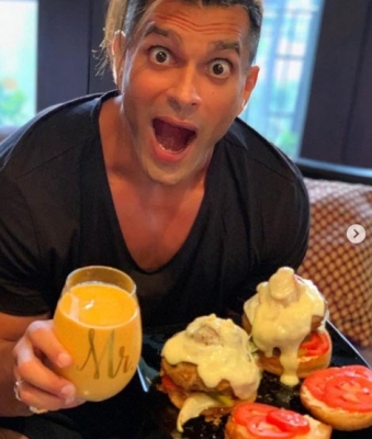 Bipasha makes burger, milkshake for hubby Karan.