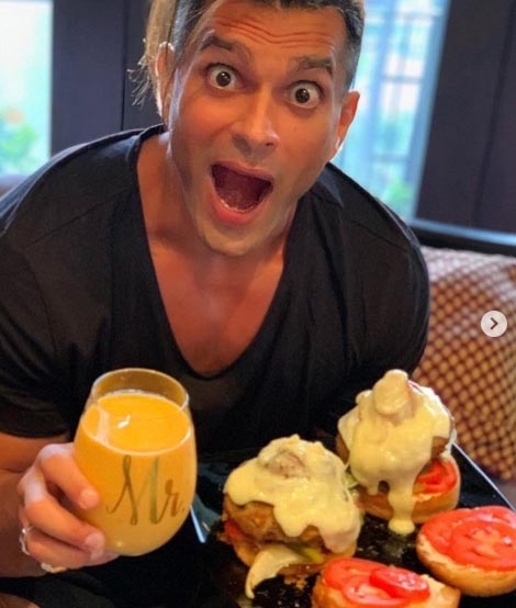 Bipasha makes burger, milkshake for hubby Karan.