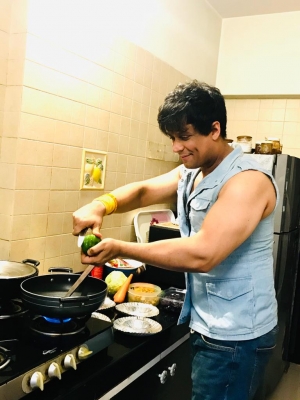 Ranjha Vikram Singh spreads happiness on occasion of Eid.