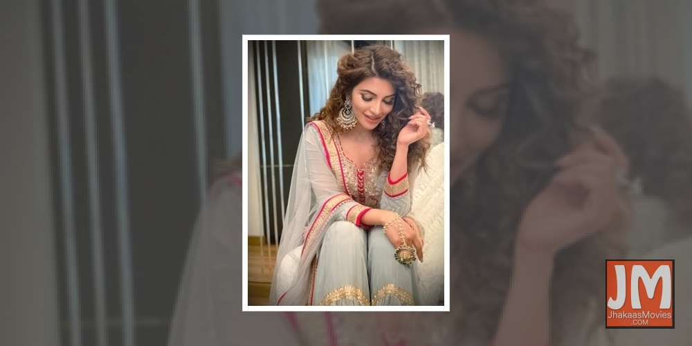 Shama Sikander donates money to the needy on Eid.