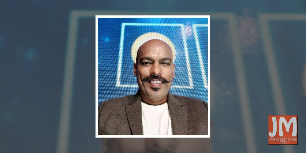 COVID-19: Lyricist Prashant Ingole helps people in need.