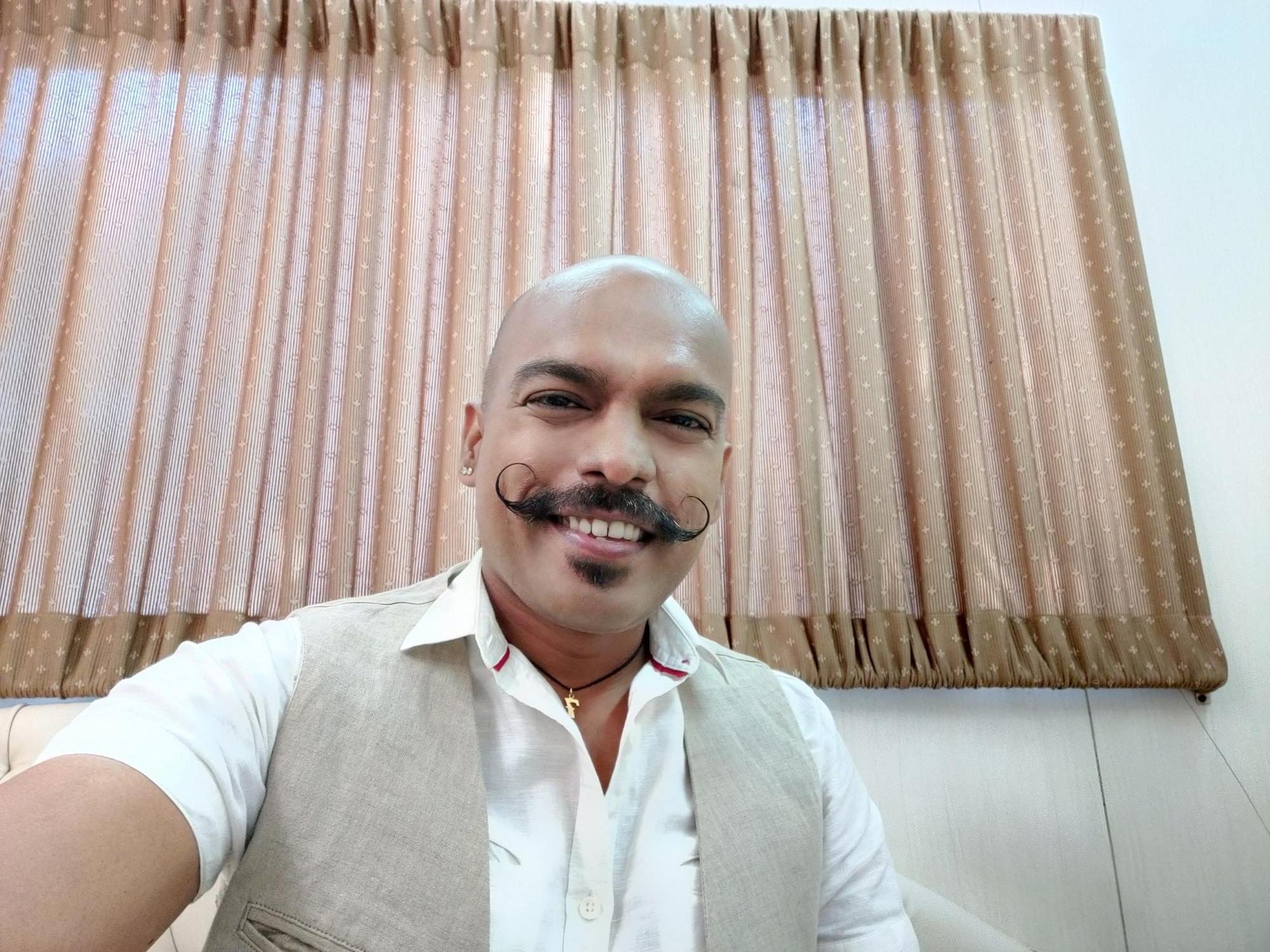 COVID-19: Lyricist Prashant Ingole helps people in need.