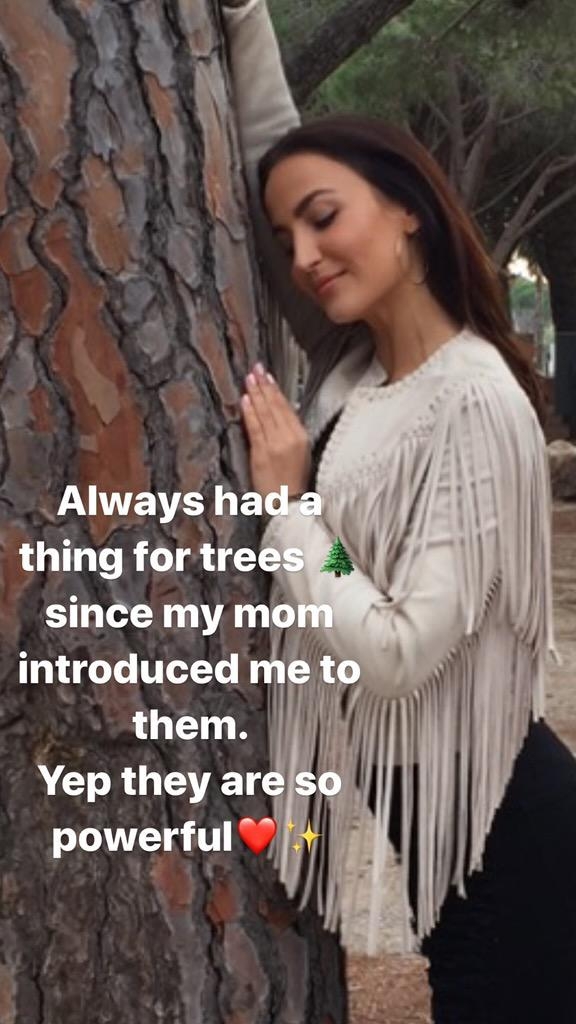 Elli AvrRam's life in Instagram pictures!.