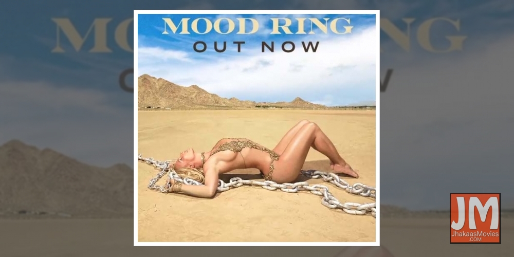 Britney Spears re-releases her 2016 song 'Mood ring'.