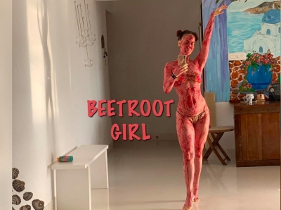 Elli AvrRam turns into 