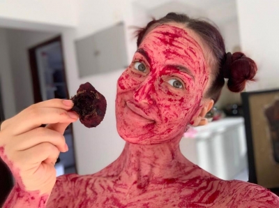 Elli AvrRam turns into 