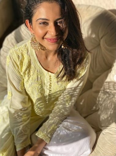 Rakul Preet posts 'various moods' on getting 14mn Instagram followers.